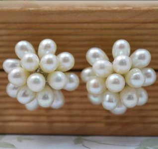 Cluster Pearl Earring