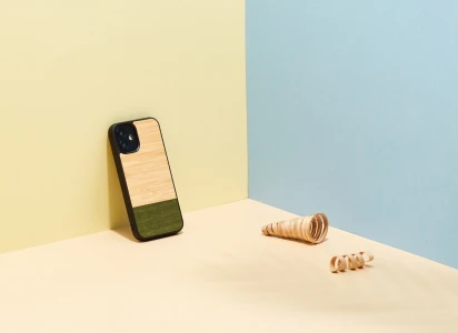 Man & Wood Case For iPhone 12 / 12 Pro - Bamboo Forest
